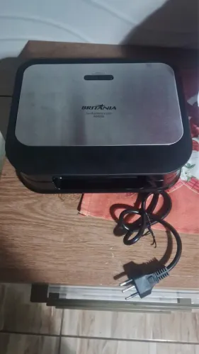 Sanduicheira e grill Britânia 