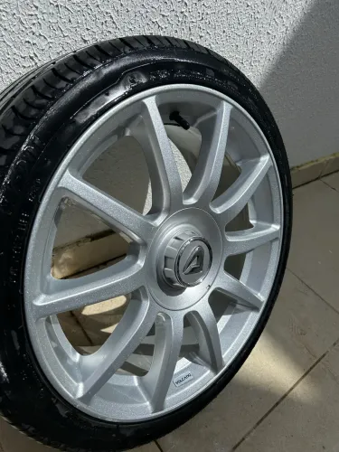 Roda 17 Volcano Daimler + pneu semi novo