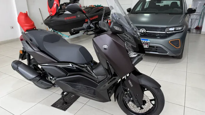 Xmax 300 2026