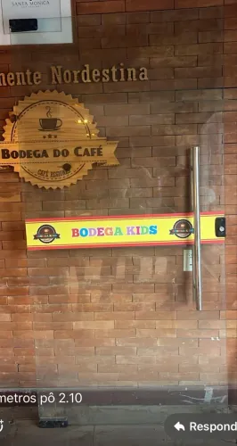 Porta de vidro com puxador de inox 