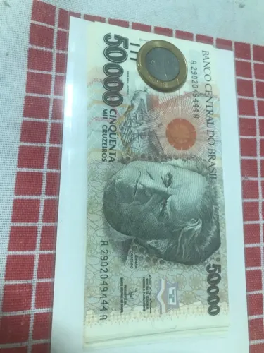 kit com 10 cédulas de 50 mil cruzeiros