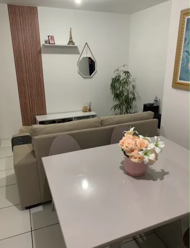 Vendo mesa com 4 cadeiras