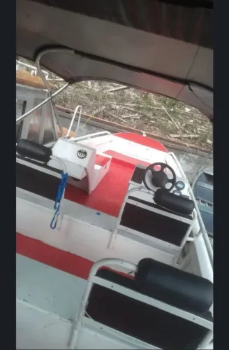 Lancha de Passeio 2025 - 8,5m | Motor 90 HP (4 Tempos)