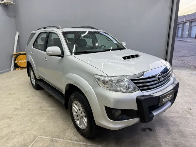 Toyota Hilux SW4 SRV D4-d 4X4 3.0 TDI Dies. AUT 2013
