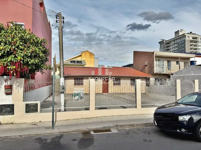 CASA 2 Quartos, 1 Suíte, 2 Vagas - Centro Biguaçú