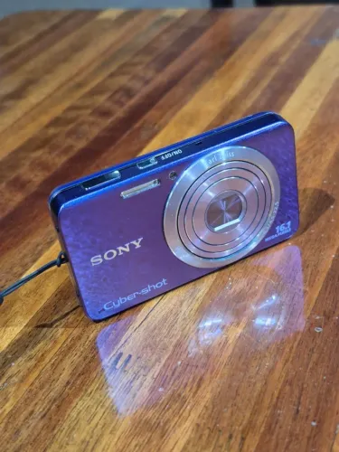 Câmera fotográfica Sony Cyber shot roxa violeta
