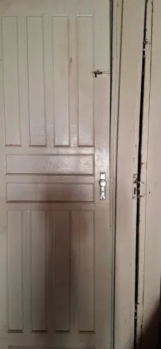 2 Porta de madeira completa com caixa, lisagem,fechadura