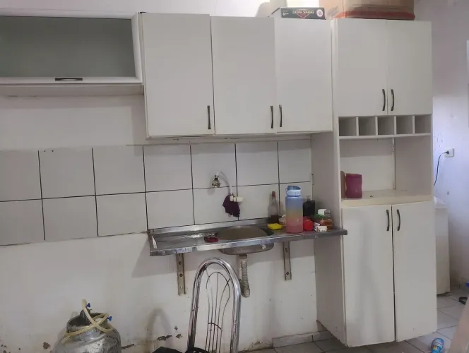 Vende se esse armário todo em MDF