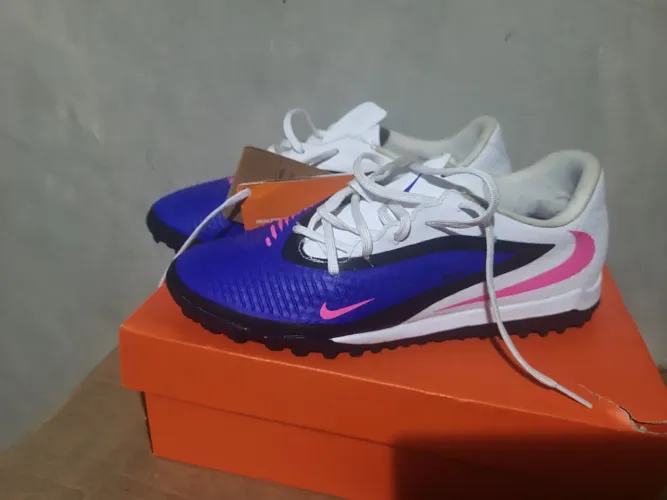 Chuteira Society Nike phantom 6 academy