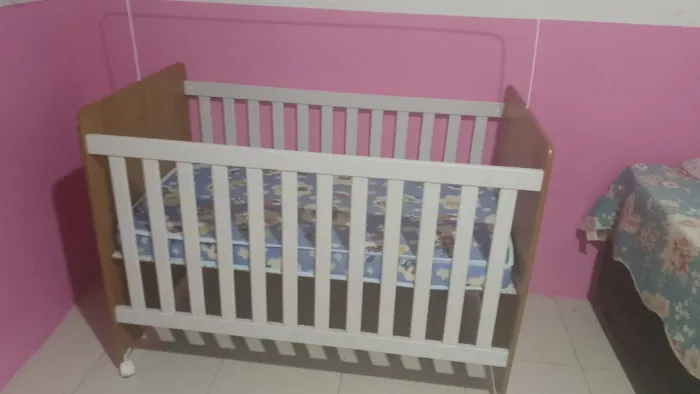 Vende - se esse berço com o colchão 