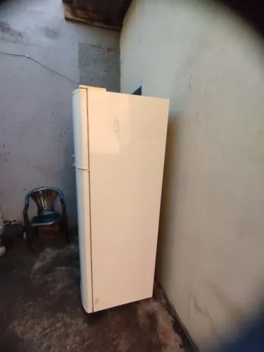Vende-se Geladeira Eletrolux 450L
