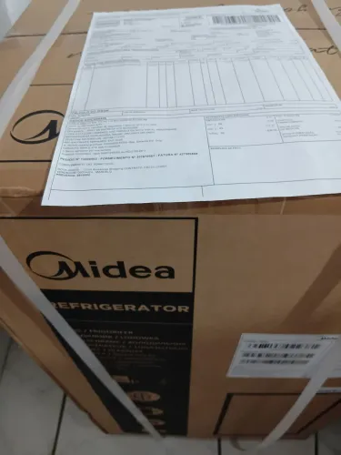 Vendo frigobar Midea novo.