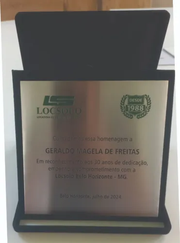 PLACA DE HOMENAGEM