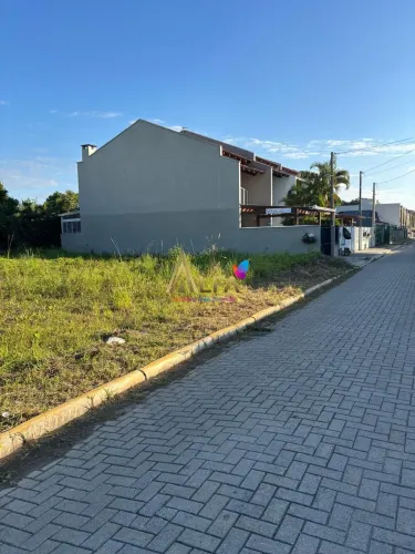 Terreno 326m2 em Balneário Piçarras - Bairro Itacolomi - 450m da praia.