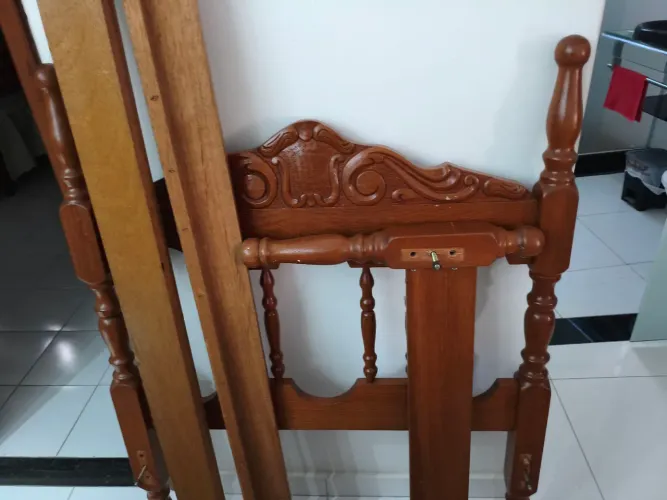 Cama solteiro cerejeira