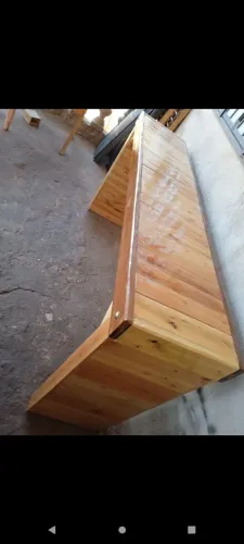 Bancada de madeira envernizado