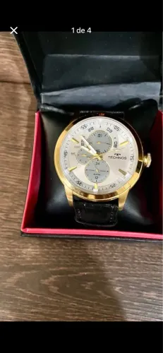 Relógio Technos dourado com pulseira de couro