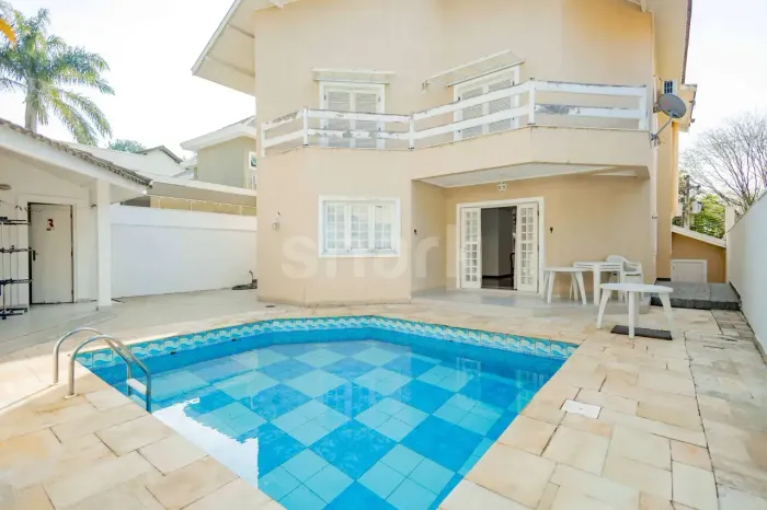 CASA EM CONDOMÍNIO FECHADO, COM 04 SUÍTES, 04 VAGAS, ALPHAVILLE - SP