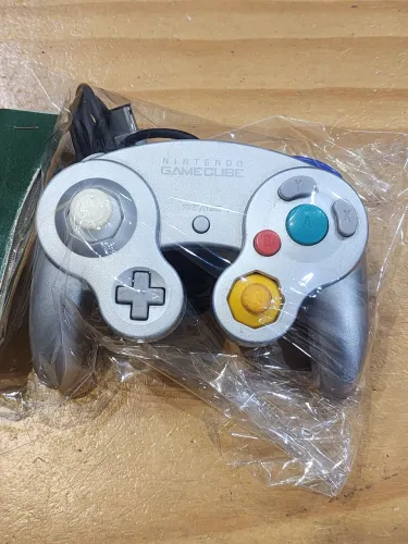 Controle de Game Cube prata usado original