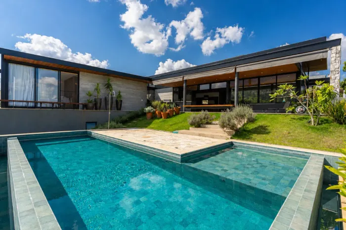 Casa no condomínio Condomínio Fazenda Serra Azul 1 para venda com 3 quartos, sendo 3 suíte