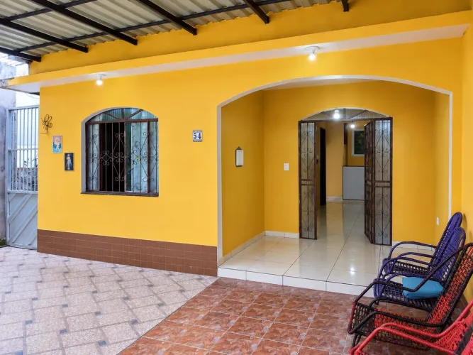 Bairro Armando Mendes - Casa com 2 pisos - 3 quartos, sendo 1 suíte 