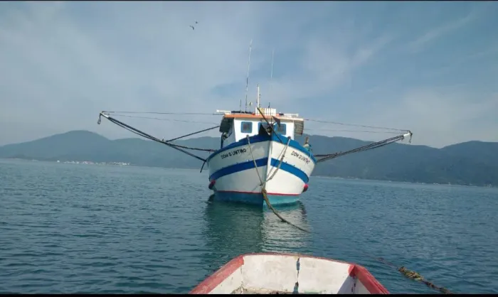 Vendo embarcação com licença de camarão