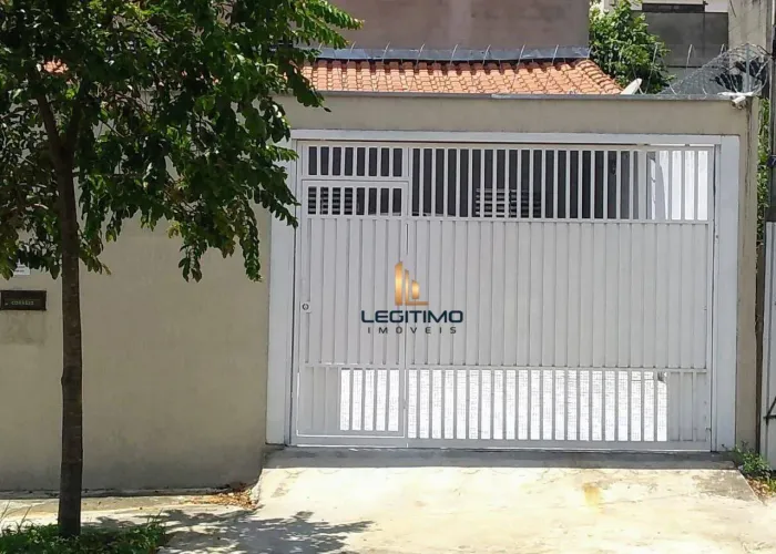 Casa com Garagem para 2 Carros na Vila Romana, Conforto e Excelente Localização