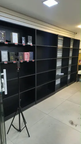 Vendo estante pra loja semi nova