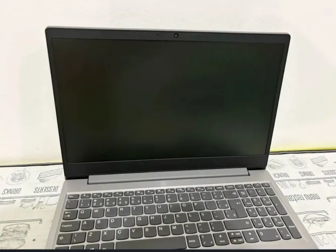 Lenovo i3 8? (Ler. Descrição)
