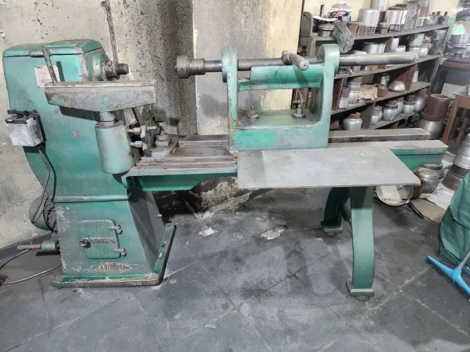Torno de repuxo M 300