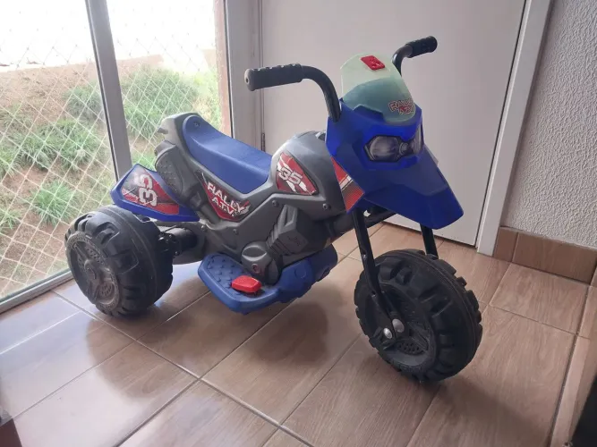 Moto elétrica infantil
