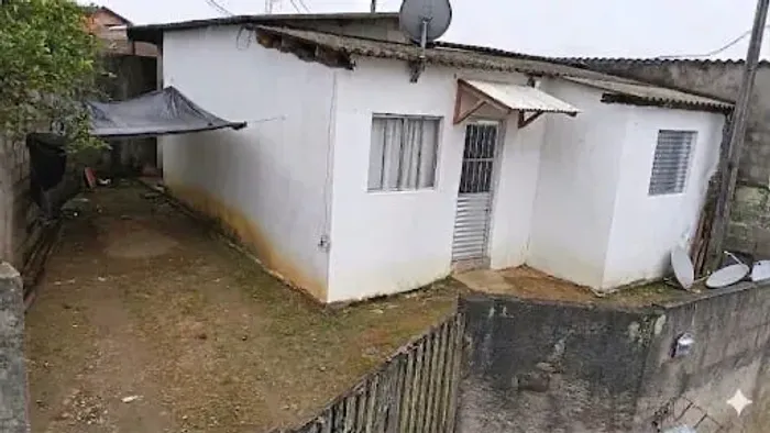Vendo casa na cidade Caja Cajati, ótima localização perto do centro da cidade!?