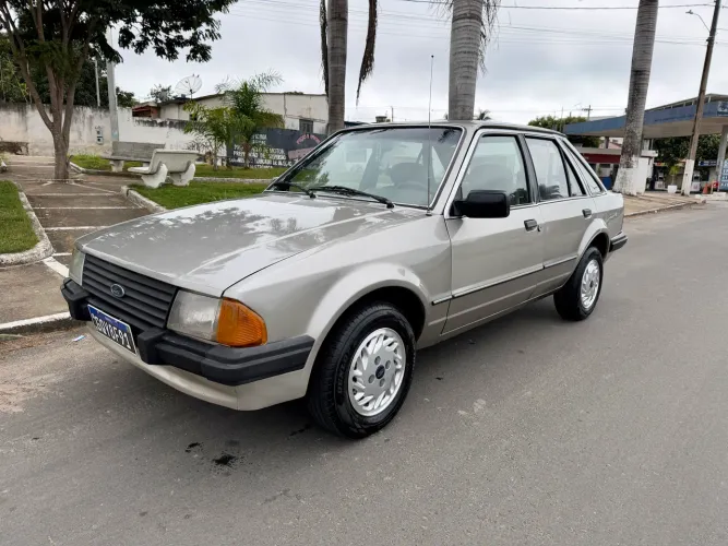 Ford Escort GL 1.6i / 1.6 (álcool) 1986