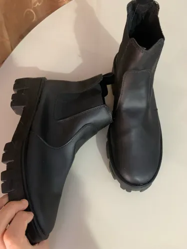 Vendo bota preta