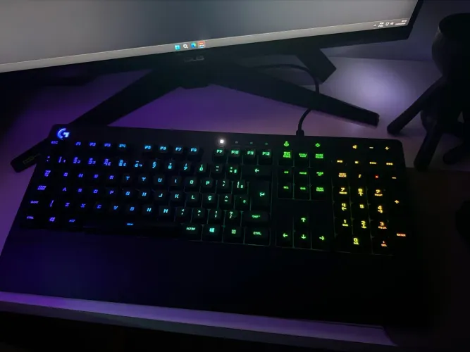 Teclado Gamer Logitech G213 Prodigy