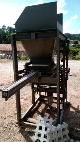 Máquina Pneumática de Bloco