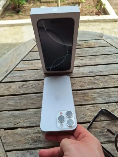 Iphone 16 pro max 256gb Novíssimo bateria 100% Garantia da apple até Dez/ 26