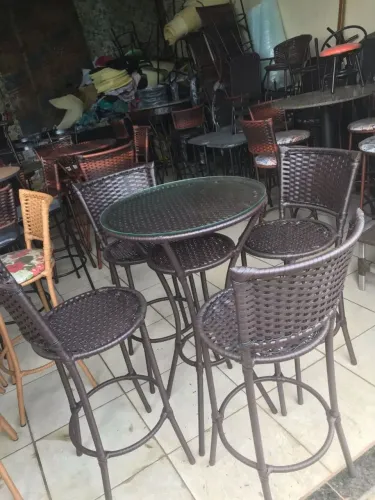 Banquetas e cadeiras