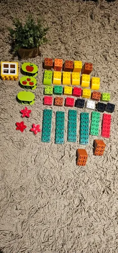 Lote com blocos coloridos de montar da KIDS HOME