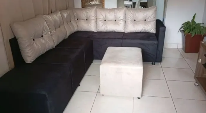 Sofá de canto Modelo PÉROLA (2.47X1.87) Em Oferta R$999,99 à vista! Tel *
