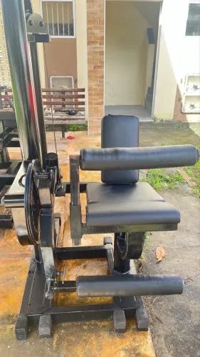 Cadeira Flexora/Extensora, elevação pélvica, panturrilha sentada e supino declinado 
