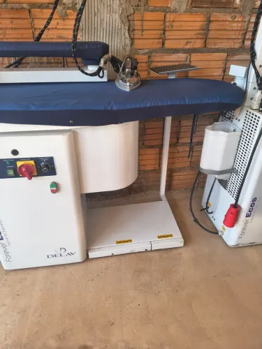 Mesa de Passar Profissional Delav Ecos para Lavanderia