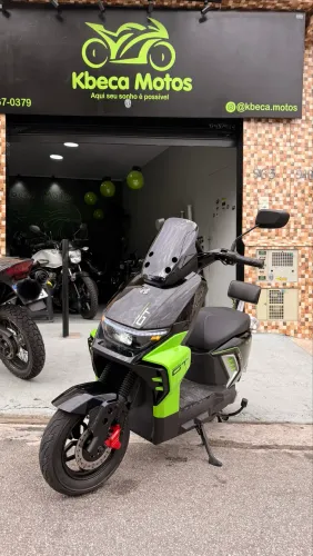Moto elétrica até 32km/h