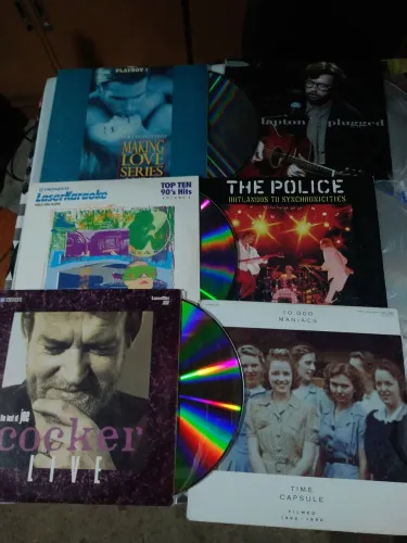 Lote com 8 laser disc p/ colecionadores.