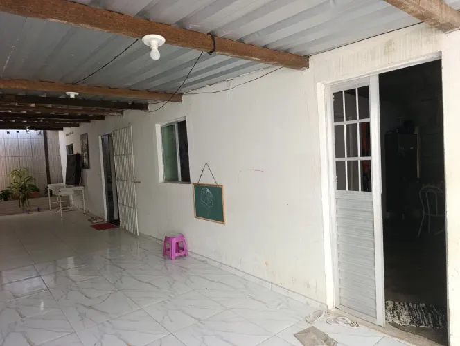 Terreno com 3 casas dentro