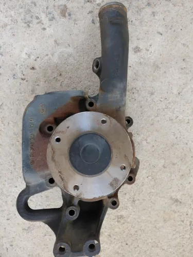 Bomba d'água accelo 815 2023