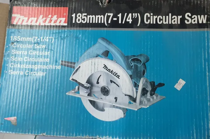 Serra circular Makita nova 