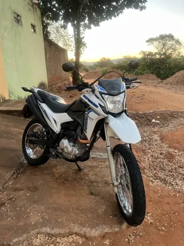 Vende-se uma Honda bros 160 2022
