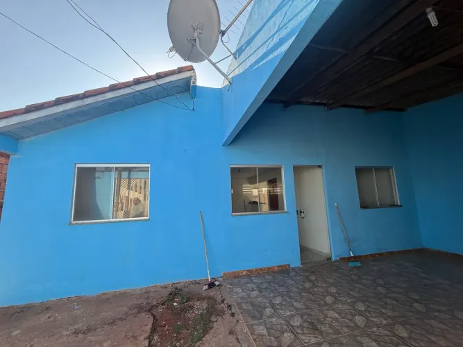 Alugo casa com 3 quartos