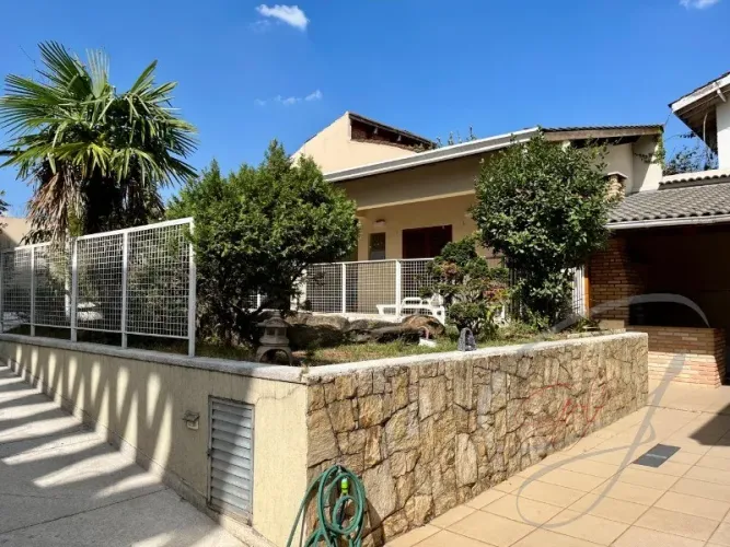Imperdível Casa de Luxo com 3 Suítes e 5 Vagas no Parque dos Príncipes, Osasco-SP!